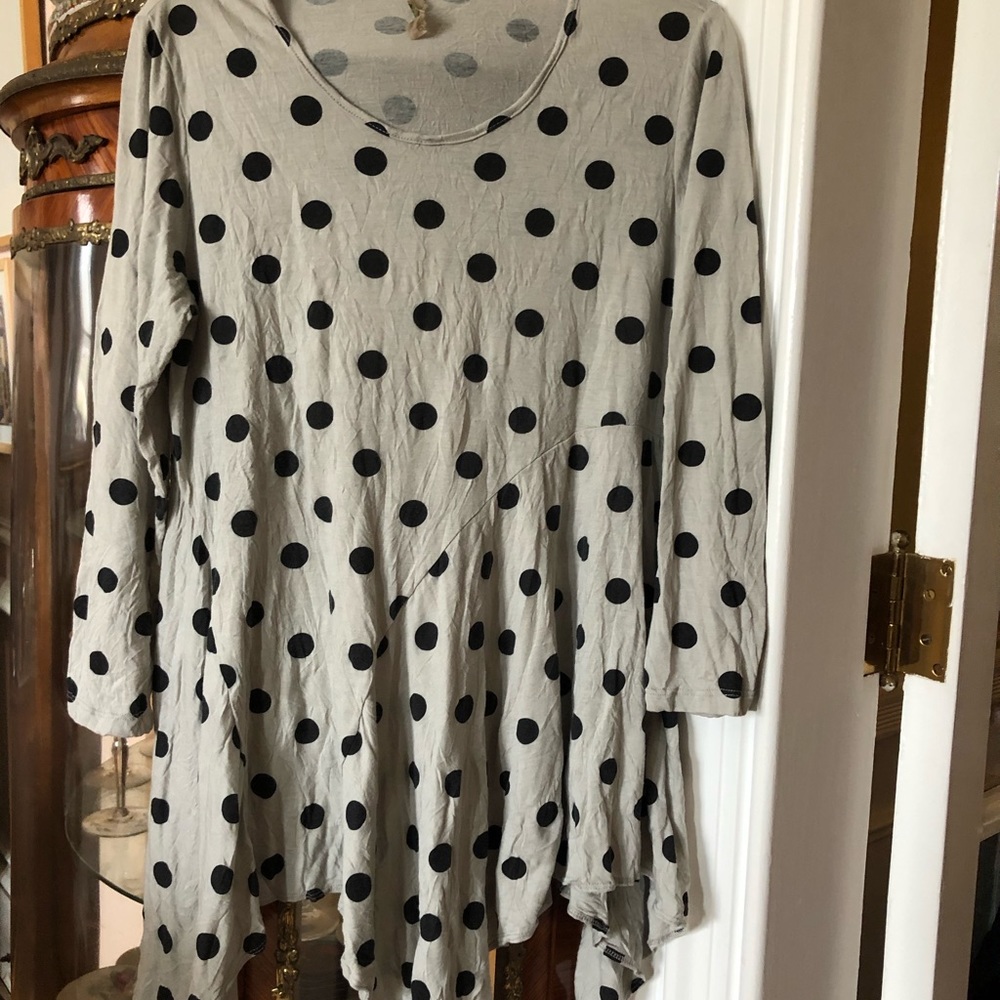 Polka dots  top.